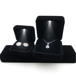 LED戒指盒金属带灯对戒盒手镯吊坠盒项链珠宝丝绒布首饰盒厂