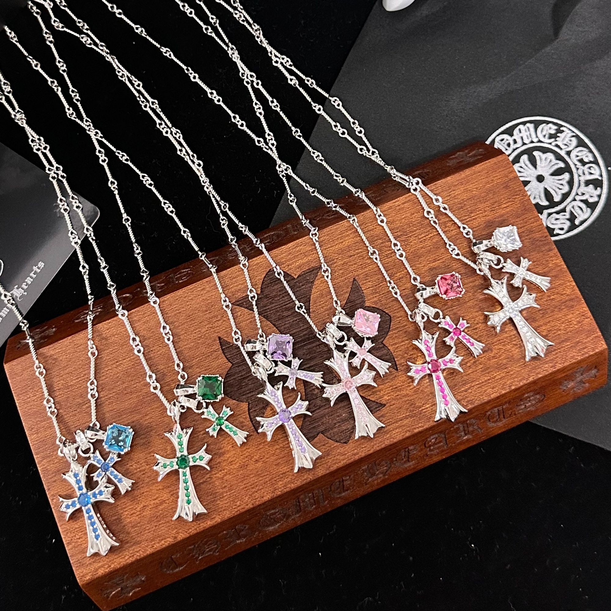 网红克锣心彩钻十字架毛衣链