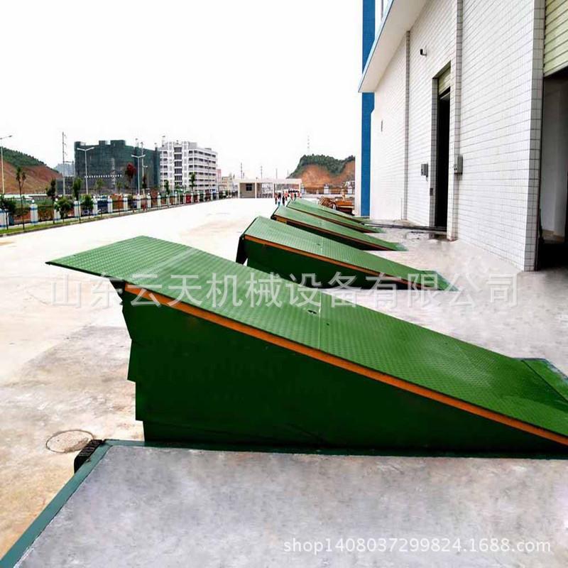 810吨固定式登车桥集装箱卸货平台汽车尾板电动式液压升降登车桥