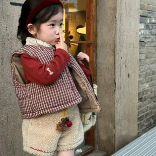 女童套装秋冬季2025新款儿童格子羽绒棉保暖两面穿马甲打底衫短裤