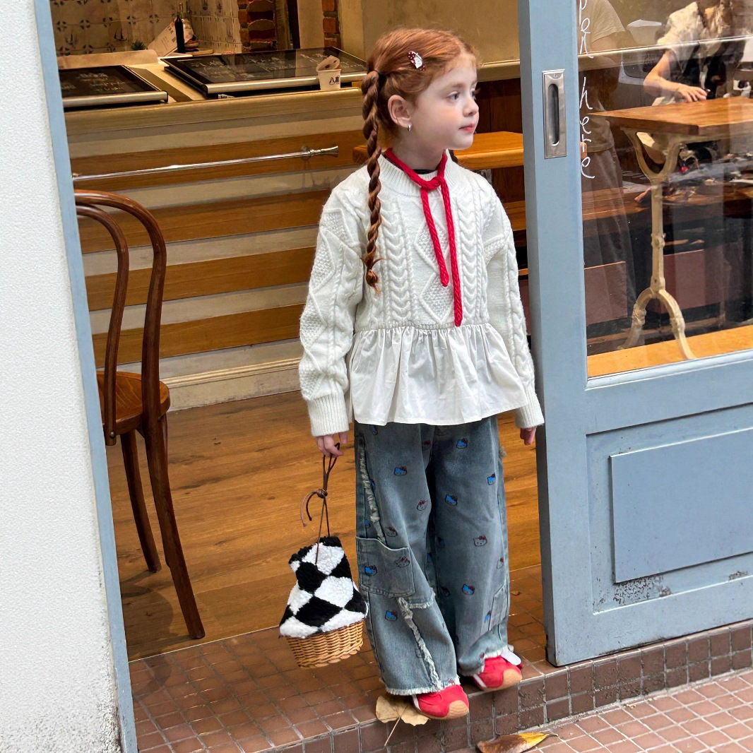 25秋季新款女童毛衣宽松纯色米白麻花圆领甜美下摆拼接上衣