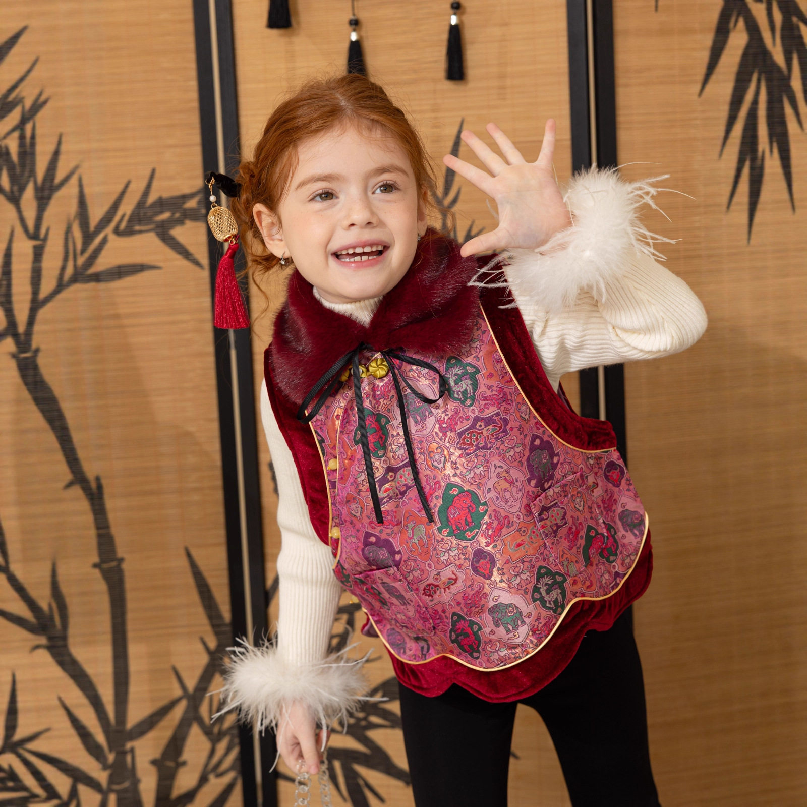 25年冬季新款时髦女孩中国风动物刺绣如意纹可拆卸围脖夹棉马甲