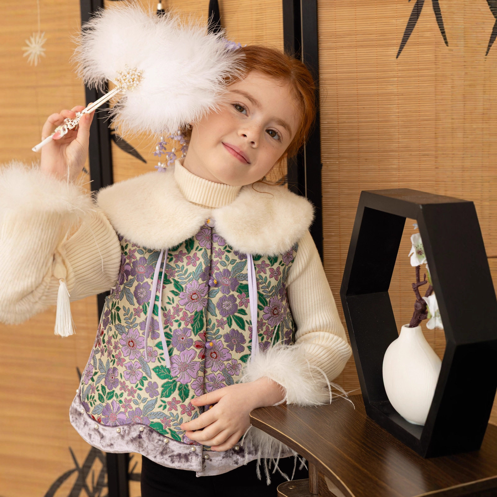 25年冬季新款花卉刺绣毛毛娃娃领可爱中国风洋气小女孩夹棉马甲衣