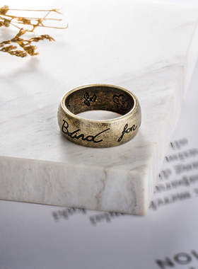 字母复古风情侣钛钢戒指