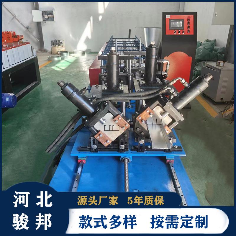 多规格一体龙骨机器C/U装修龙骨设备不停机切断龙骨压瓦机