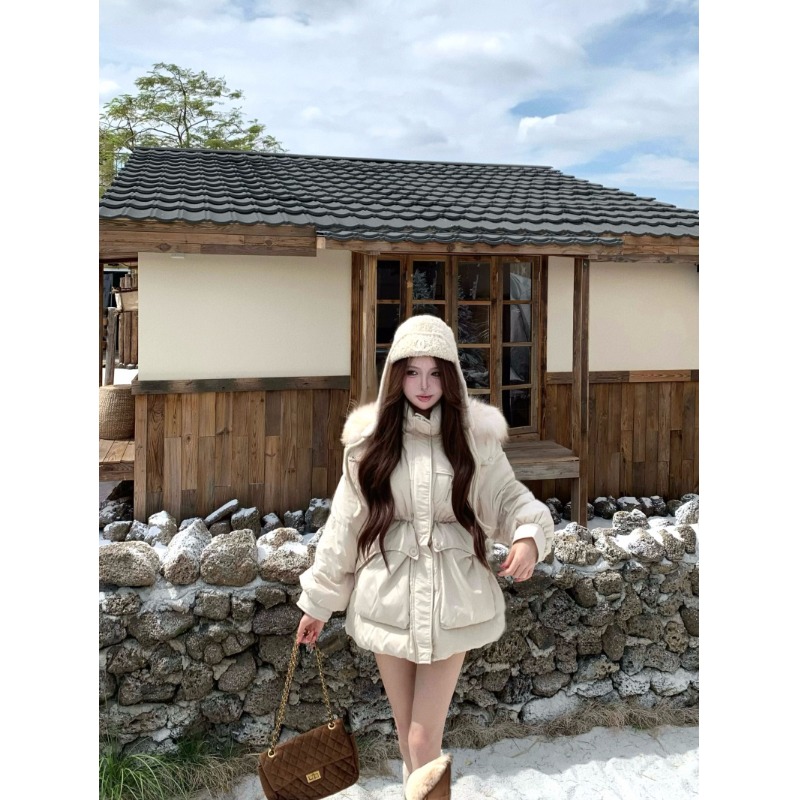 米白色毛领连帽羽绒服女冬季2025新款加厚保暖设计感中长款外套