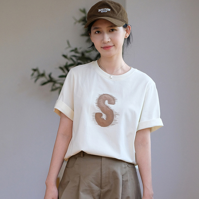 那禾新品圆领简约短袖T恤字母刺绣宽松女上衣NW52TY0653