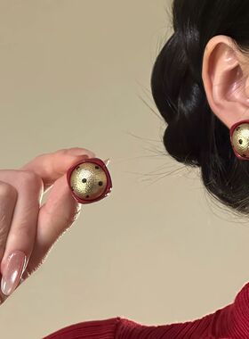 【棕格叙信】安可拉红珍珠波点耳钉女简约高级感耳环精致耳夹耳饰