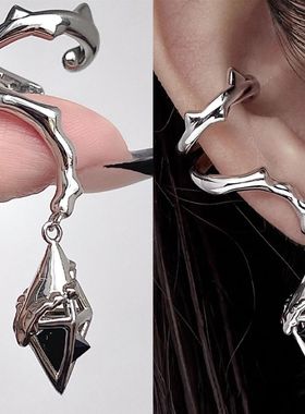 「坠落的陨石」黑色锆石金属耳挂小众设计感高级耳环无耳洞耳饰潮