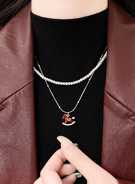 双层叠戴珍珠串珠红色小马吊坠项链女轻奢小众配饰2026新款毛衣链