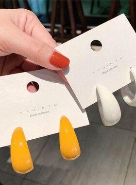 复古港风圈圈出游搭配新款气质秋冬季白色夸张个性耳圈耳饰耳环女