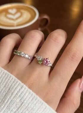春日限定粉绿撞色彩色戒指小众设计不撞款显白神器可叠戴双戒组合