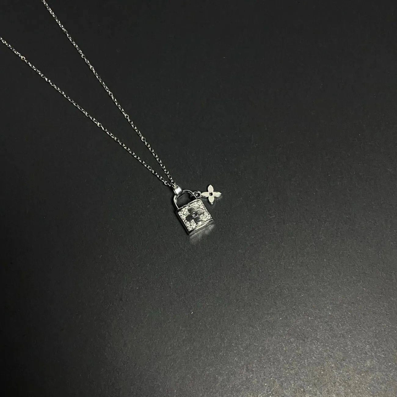 Vintage 古著Lockhead Clover独特设计同心锁锁骨链情侣项链