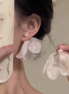 「春花物语」法式雪纺花瓣珍珠耳钉2024春夏新款轻奢时尚精致耳饰