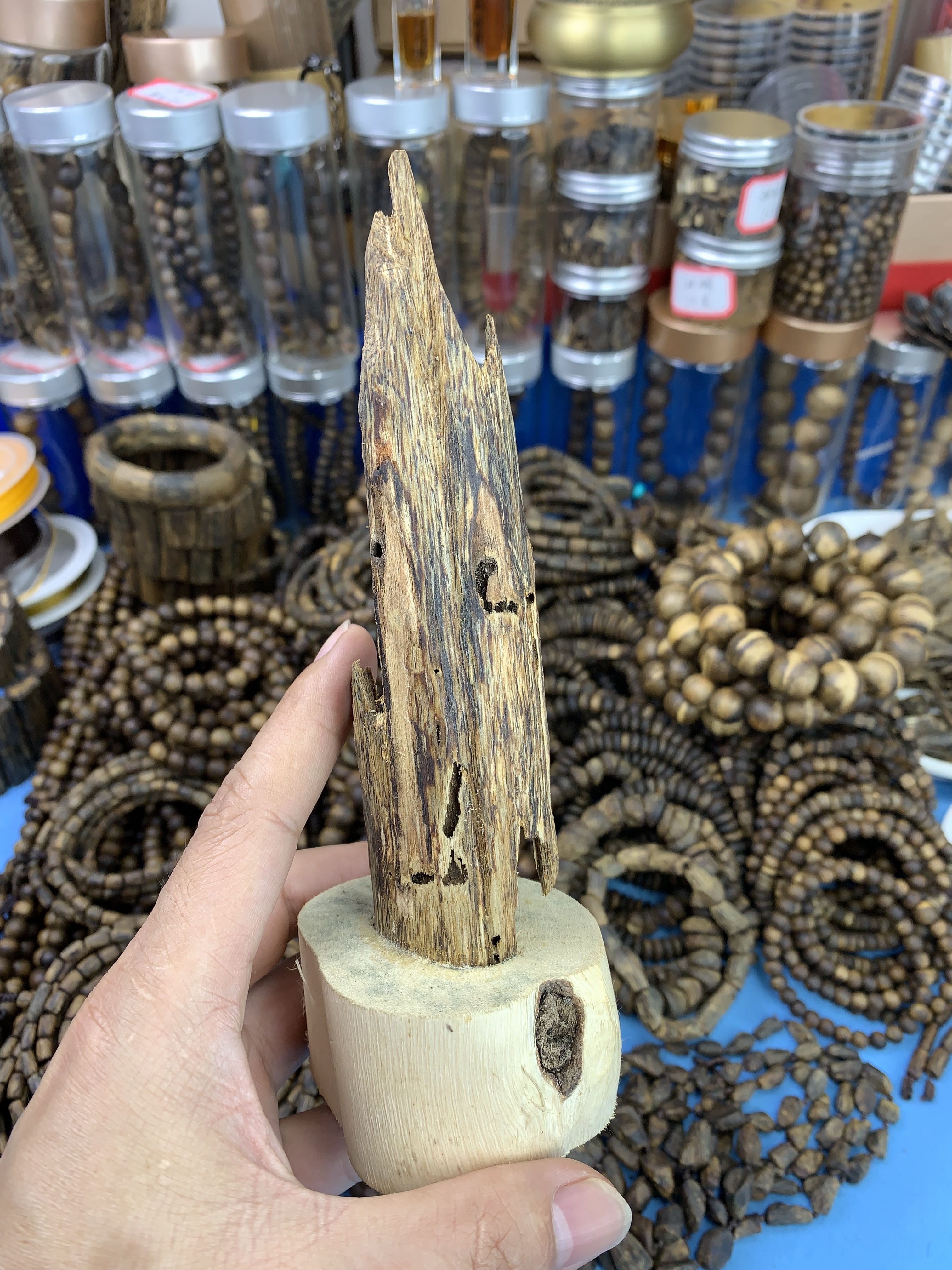 种植棋楠沉香虫漏摆件
