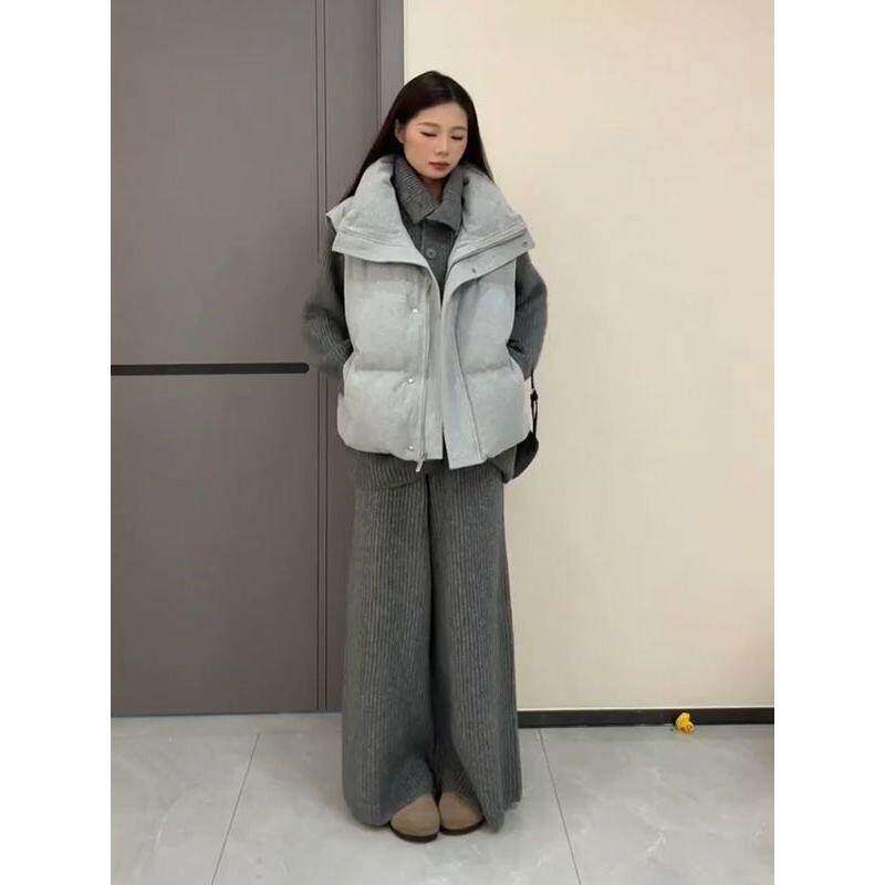 气质松弛立领棉衣马甲外套+翻领针织开衫毛衣+灰色休闲裤三件套装