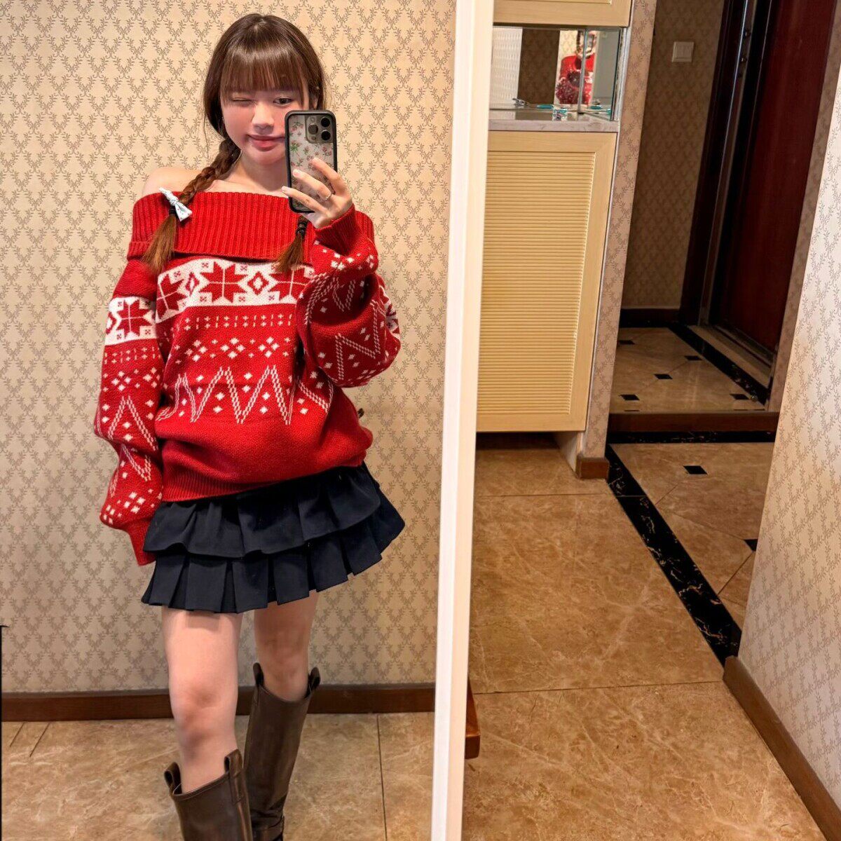 费尔岛新年红色毛衣女秋冬圣诞穿搭露肩针织衫宽松辣妹一字肩上衣