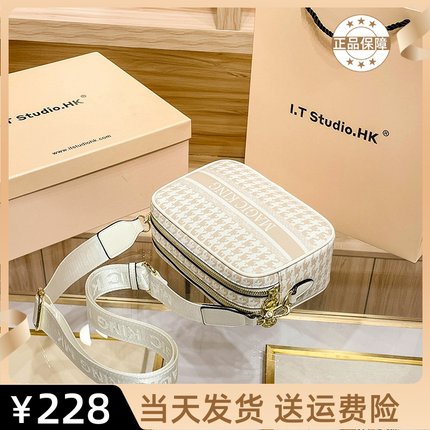 香港品牌真皮相机包女2025新款高级感宽肩带时尚小方包夏季斜挎包