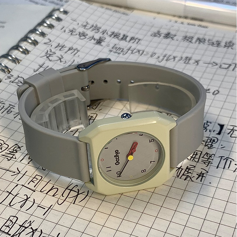 新款果冻感手表女初高中学生