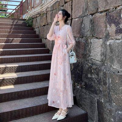 法式粉色碎花连衣裙女2025夏季新款小众设计感气质收腰显瘦长裙子