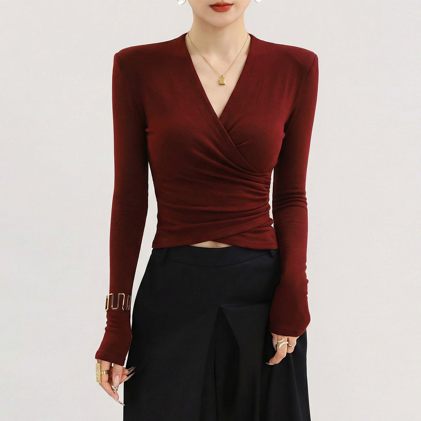 红色v领交叉设计感打底衫女高级感性感短款长袖T恤洋气垫肩上衣冬,女装/女士精品,T恤,淘宝优惠券,粉丝福利购,淘宝优惠卷