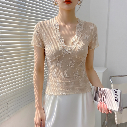 杏色v领蕾丝花边短袖t恤女修身