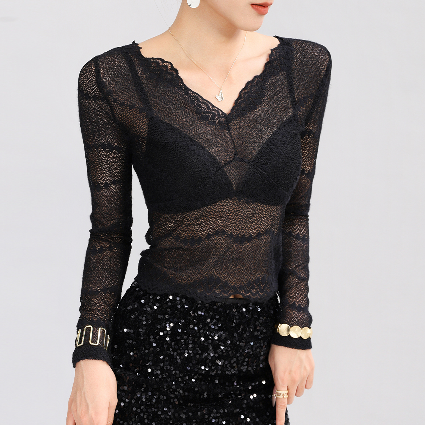 黑色v领网纱打底衫独特别致内搭