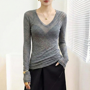 灰色v领打底衫女高级感修身高端微透内搭薄网纱2026超火欧货上衣