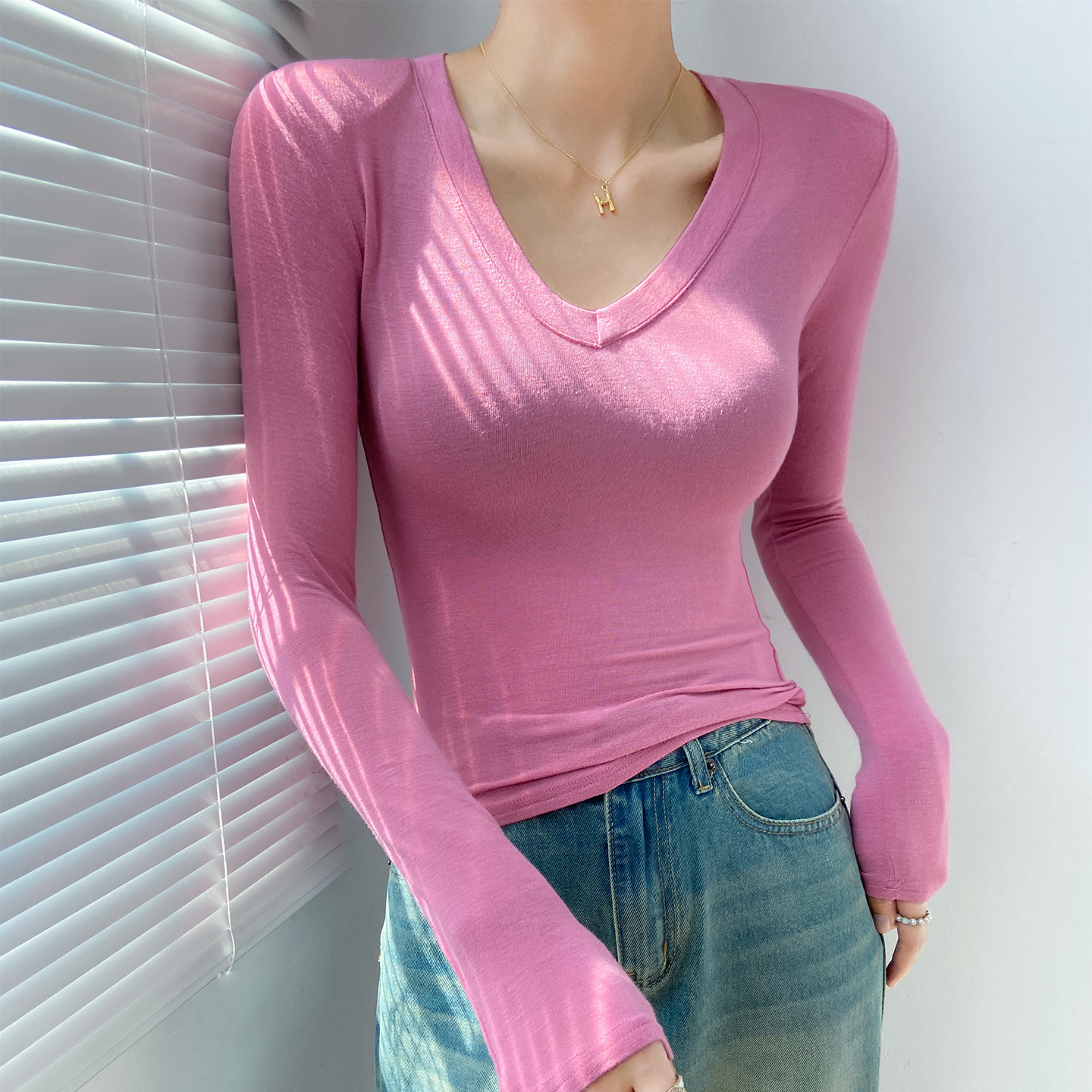 巨好看的粉色v领打底衫女内搭绝美紧身垫肩长袖可外穿上衣高级感,女装/女士精品,T恤,淘宝优惠券,粉丝福利购,淘宝优惠卷