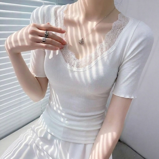 白色v领蕾丝拼接中袖t恤女款2026新款正肩修身设计感半袖夏季上衣