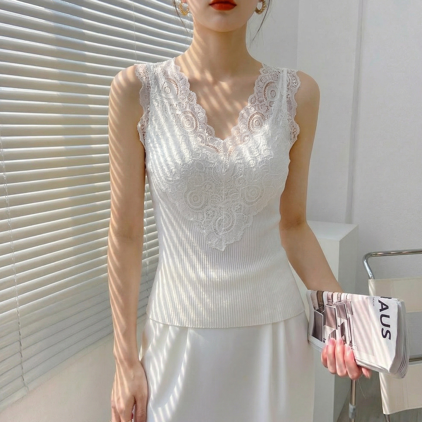 白色v领针织蕾丝拼接吊带背心女内搭夏外穿遮副乳上衣轻奢高级感