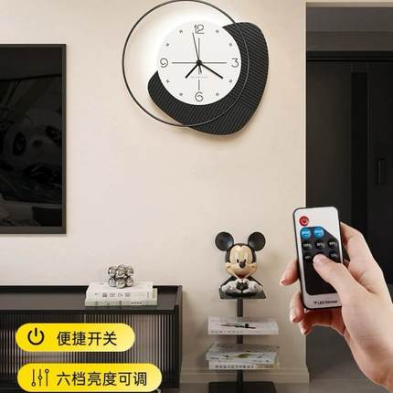 网红轻奢挂钟客厅现代简约钟表家用时尚2024新款时钟挂墙创意餐厅