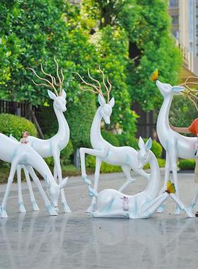 抽象梅花鹿玻璃钢公园户外大型雕塑园林草坪景观卡通装饰白鹿摆件