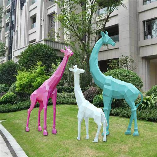 户外玻璃钢几何长颈鹿雕塑定制小区园林景观大型抽象动物摆件装饰