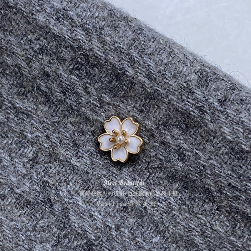 白色花朵小胸针开衫v领口防走光固定扣西装外套胸花扣仙女风优雅