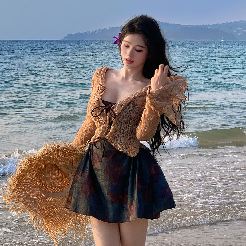 新款泳衣女大码遮肚子显瘦保守连体裙式带罩衫复古小众高级感温泉