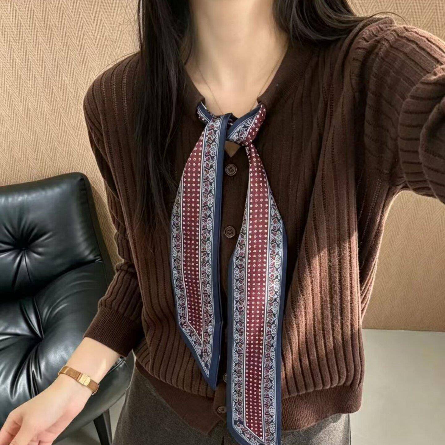 韩设计GBV感V领带丝围脖坑条高级感针织衫女秋早长系袖宽松百搭上