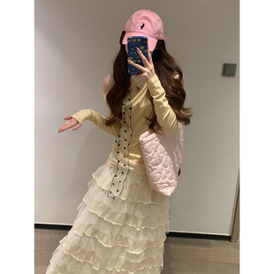 早秋甜辣妹一字落肩淡黄色上衣女设计感拼接长袖 T恤修身 打底套装