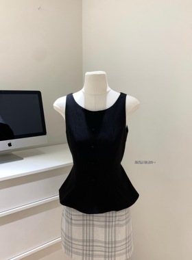 法式赫本风优雅黑色无袖半扣系带收腰上衣女大圆领荷叶摆背心短款