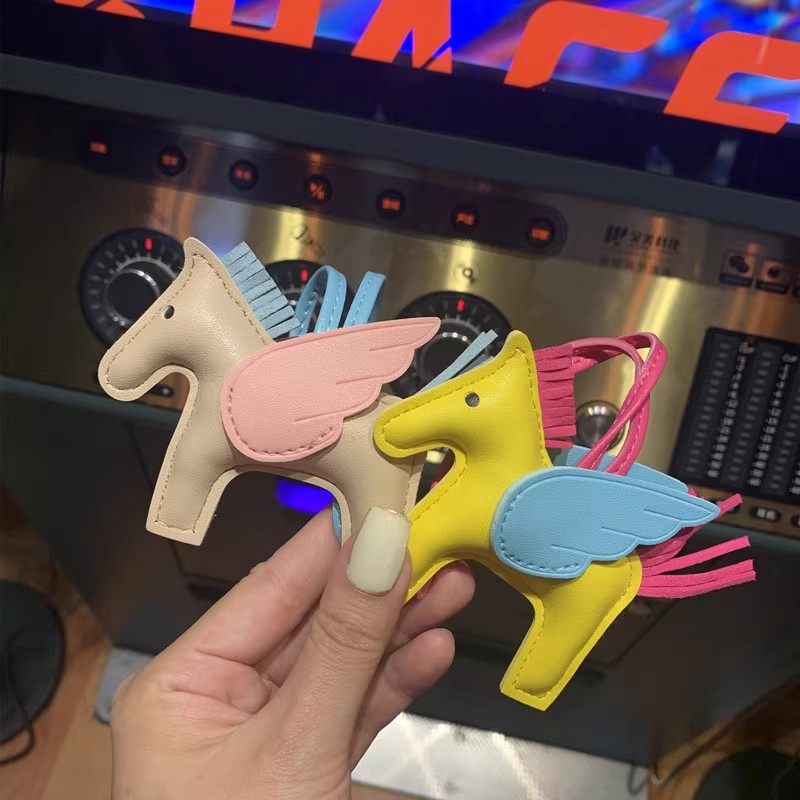 PU皮革可爱小飞马包包挂饰
