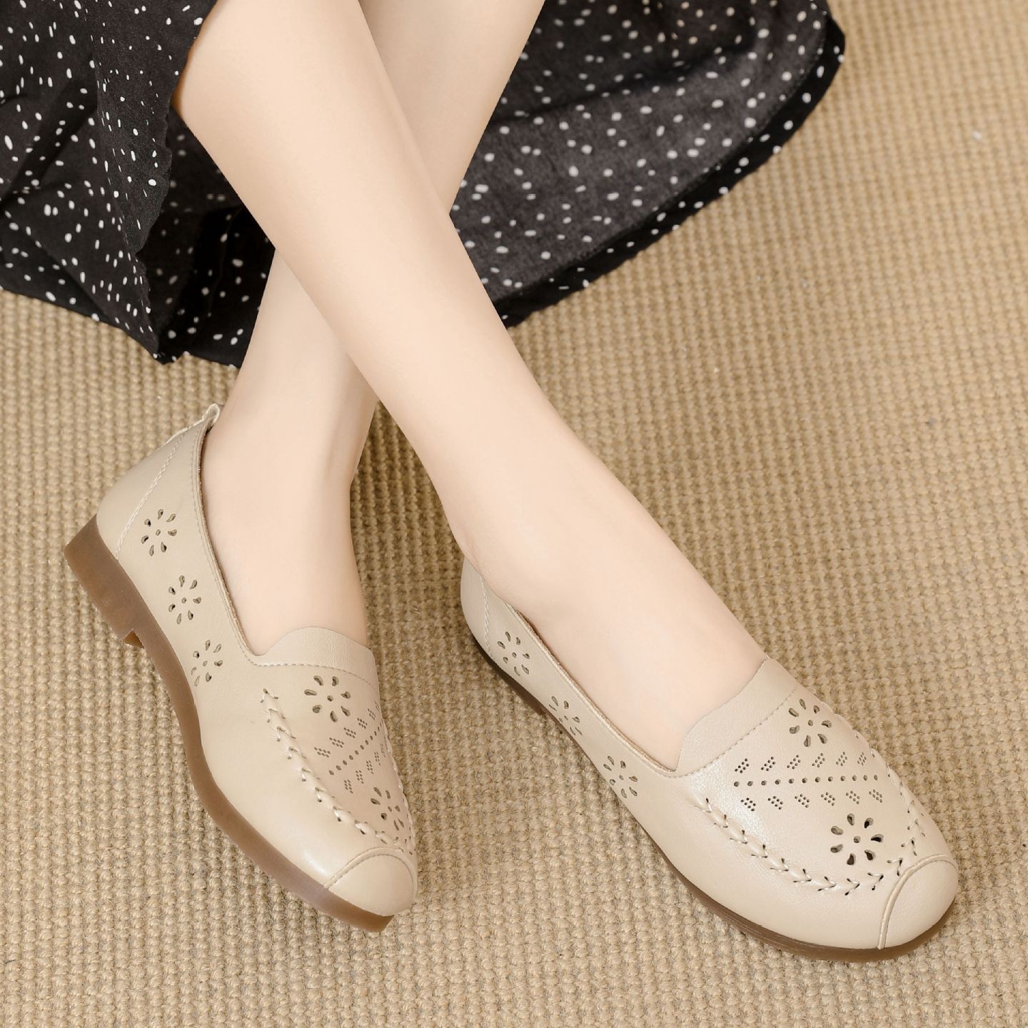 妈妈鞋春夏秋女单鞋中老年软底鞋轻便镂空防滑新款舒适皮鞋963