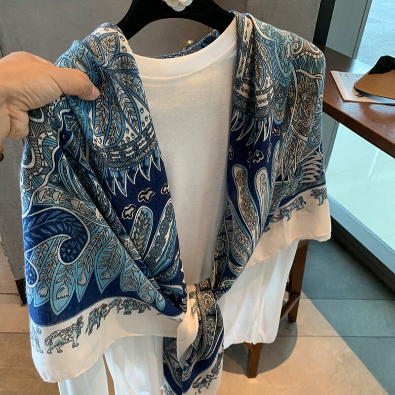 春秋季棉麻手感大方巾丝巾女夏天防晒出游拍照格子围巾空调房披肩