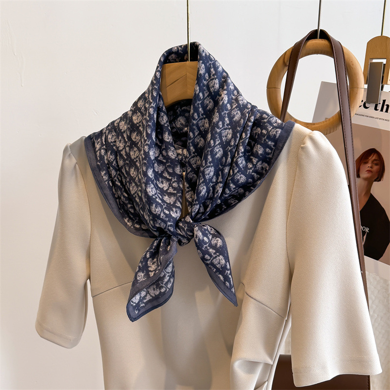 蓝色字母仿丝毛领巾棉麻围巾女