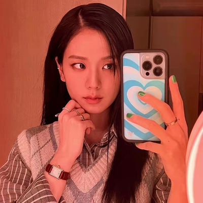 金秀智同款爱心时尚iPhone15pro