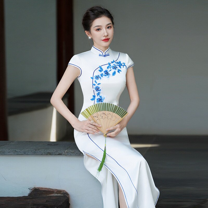 2026新款白色旗袍青花瓷改良年轻款女夏季中式国风连衣裙复古走秀
