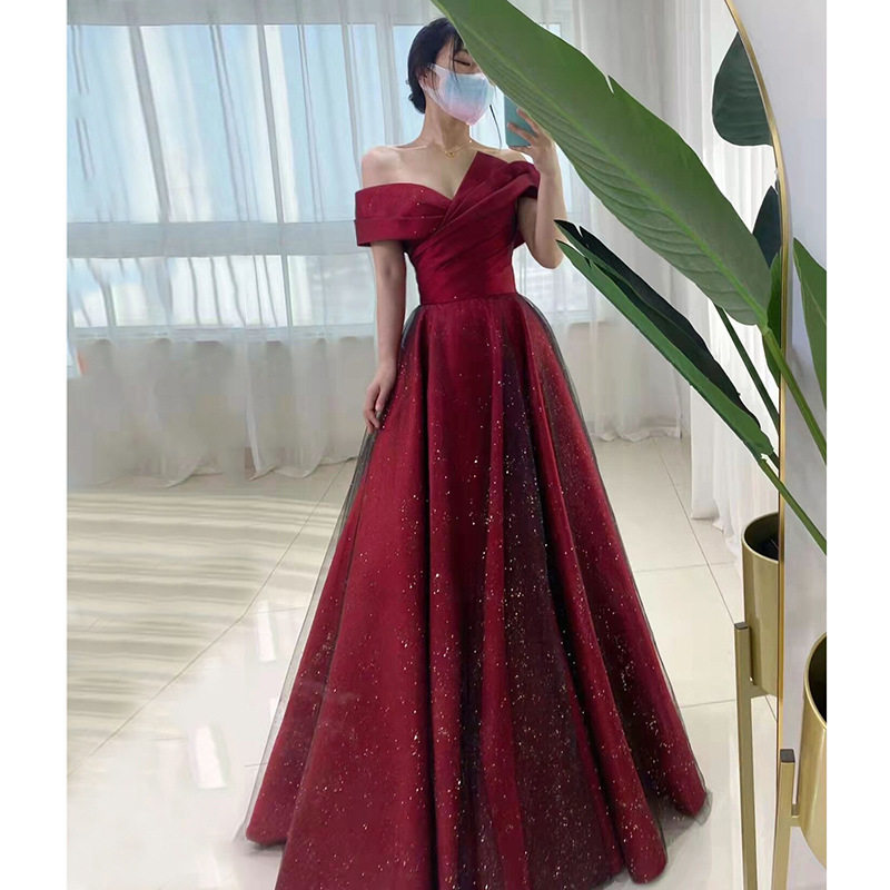 2026新款外贸缎面敬酒服新娘感轻婚纱红色一字肩订婚答谢宴晚礼服