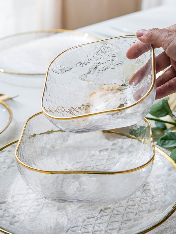 。 Modern housewife Nordic glass bowl