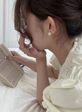 法式珍珠耳钉女简约小众s925银针高级感冷淡风小巧耳环女金色银色