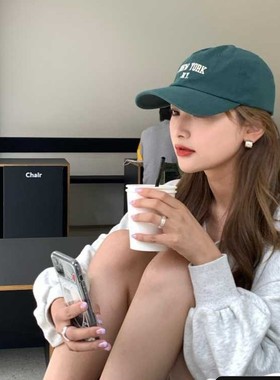 2025新款韩系绿色软顶鸭舌帽女秋冬显脸小帽子复古时尚棒球帽ins