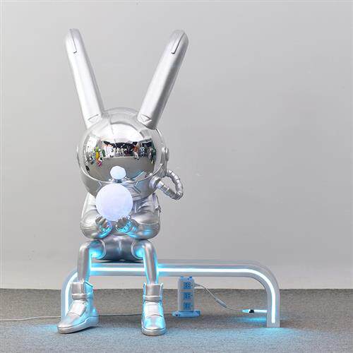潮牌太空兔暴力熊kaws广场商场雕塑电镀卡通兔网咖酒吧KTV大摆件